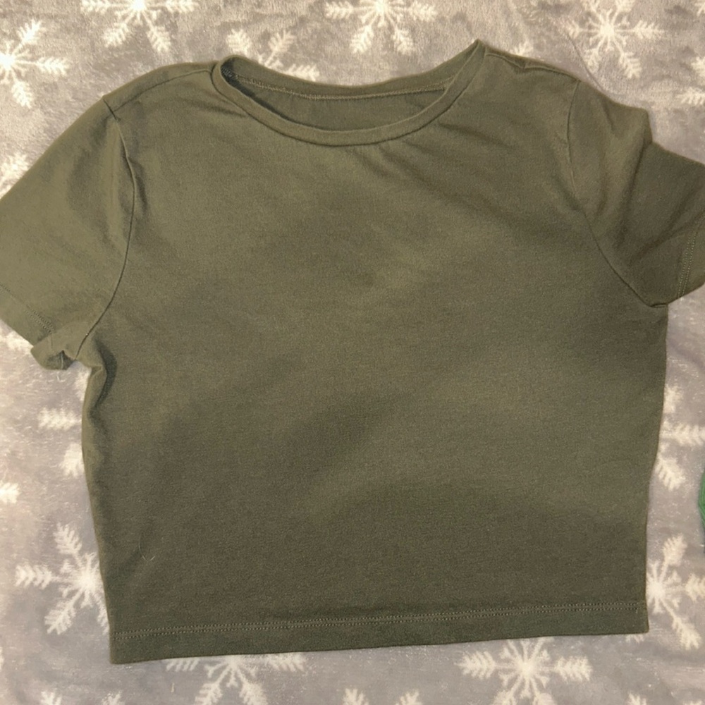Green Wildfable crop tee